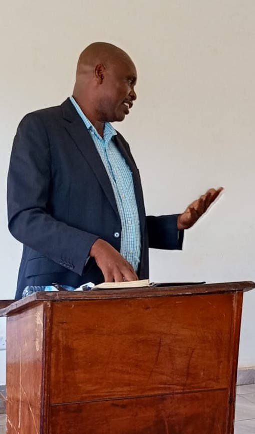 The fomer Njeru Municipality Town Clerk Mr. William Kamara giving his last speech on the handover ceremony to the new  Municipality Town Clerk 